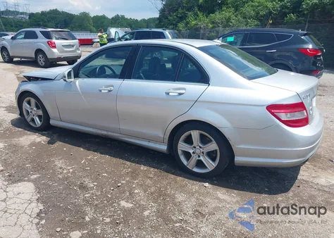 2010 Mercedes-Benz C 300 Luxury 4Matic/Sport 4Matic z USA, uszkodzony, nr VIN WDDGF8BB7AF480620